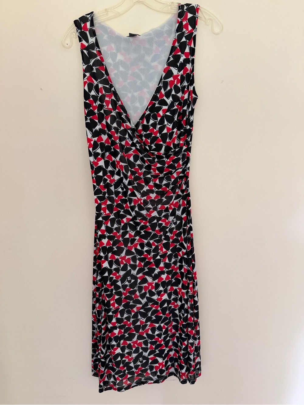 Kenneth Cole Reaction Sleeveless V-Neck Midi Dress in Black and Red Geometric